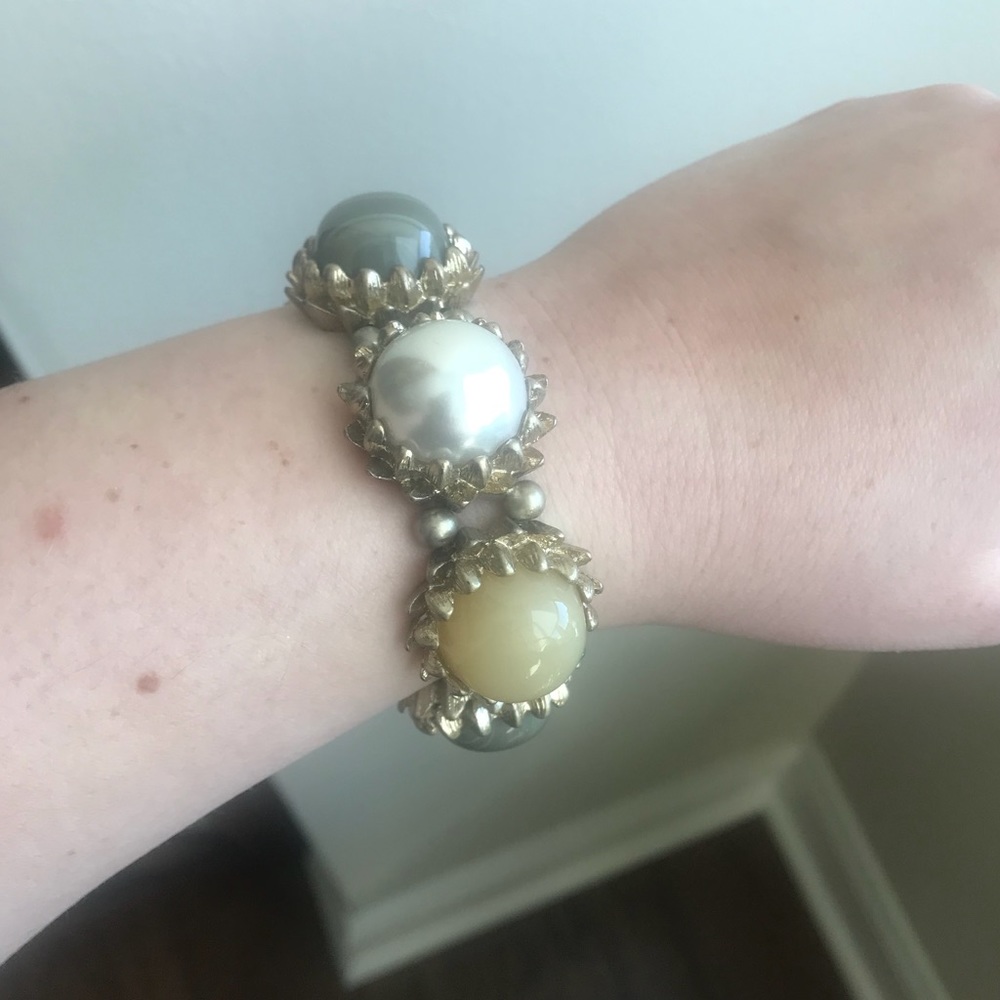 💗 Anthropologie Neutral Pearl Beaded Bracelet